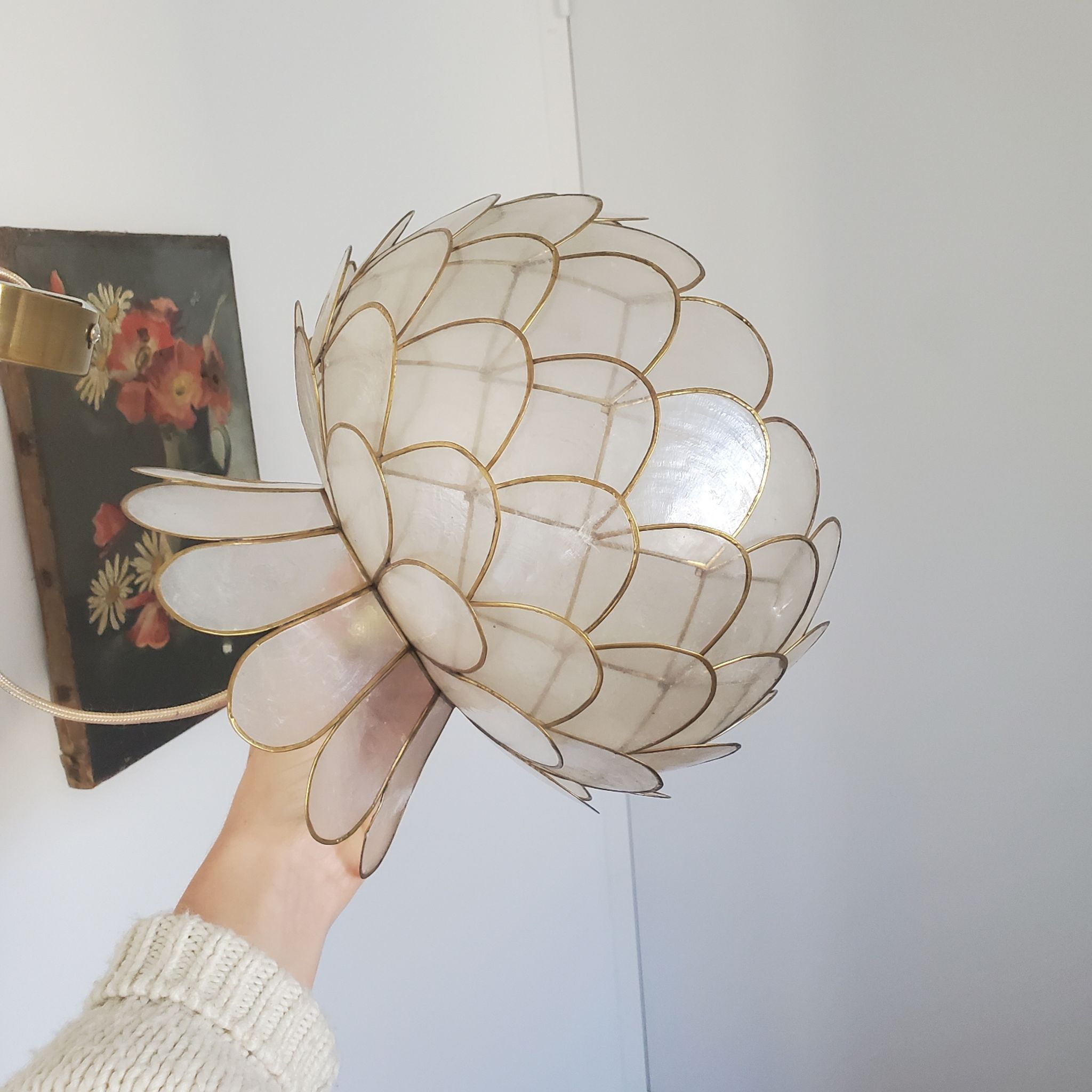 Suspension fleur de lotus en nacre et laiton