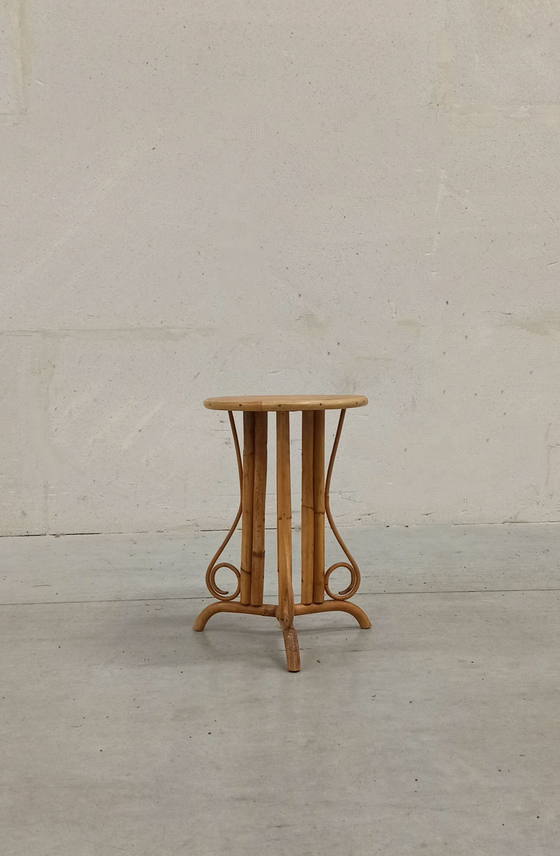 Bamboo and rattan pedestal table