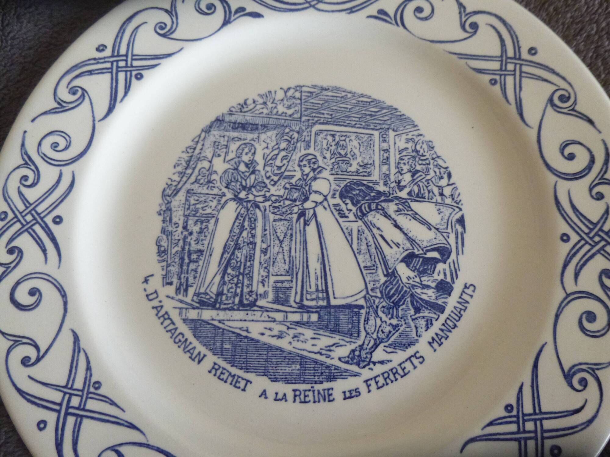 4 assiettes publicitaires Yoplait- Les 3 mousquetaires