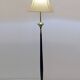 Lampadaire en acajou et laiton, années 1950