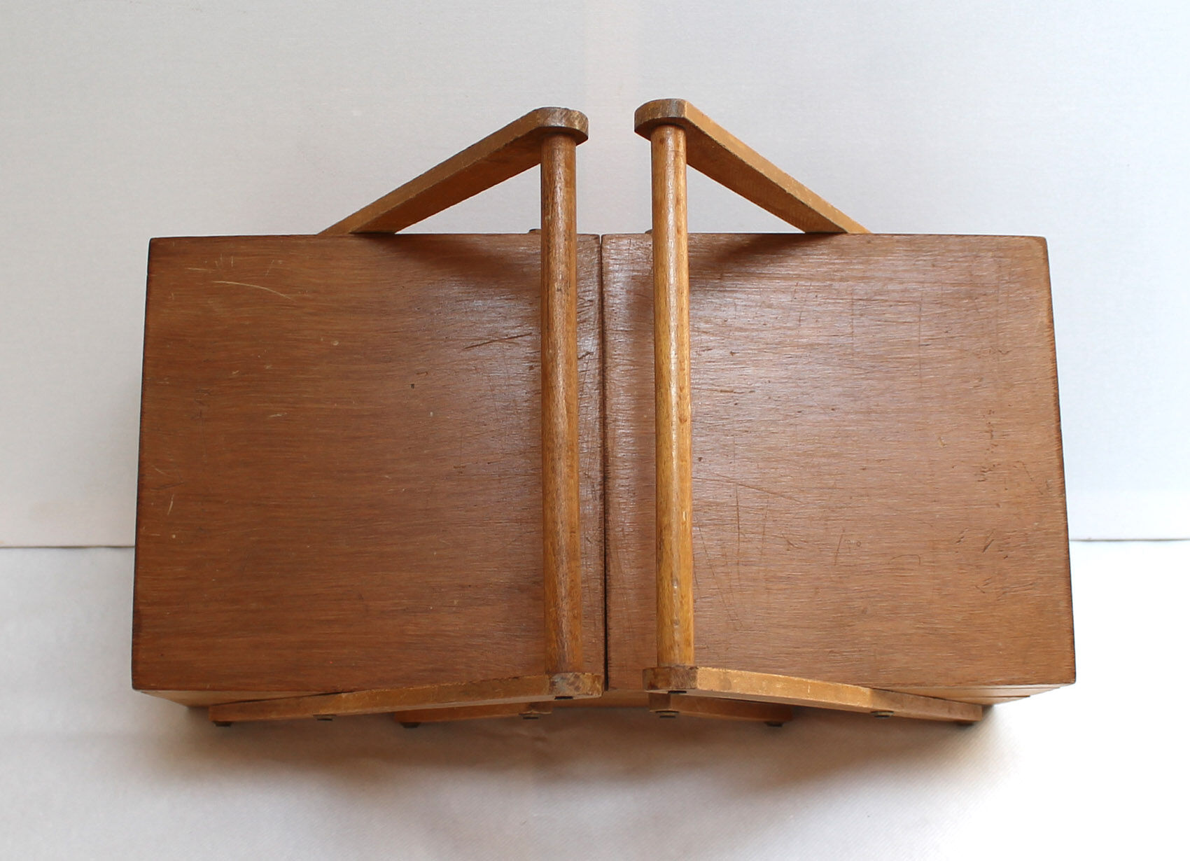 Travailleuse en bois clair 50
