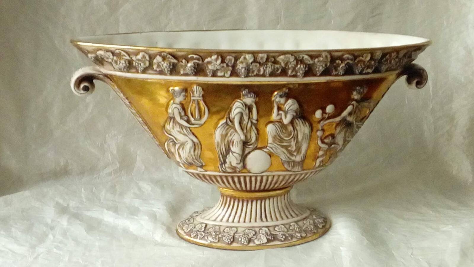 Capodimonte italian earthenware planter with antique decoration