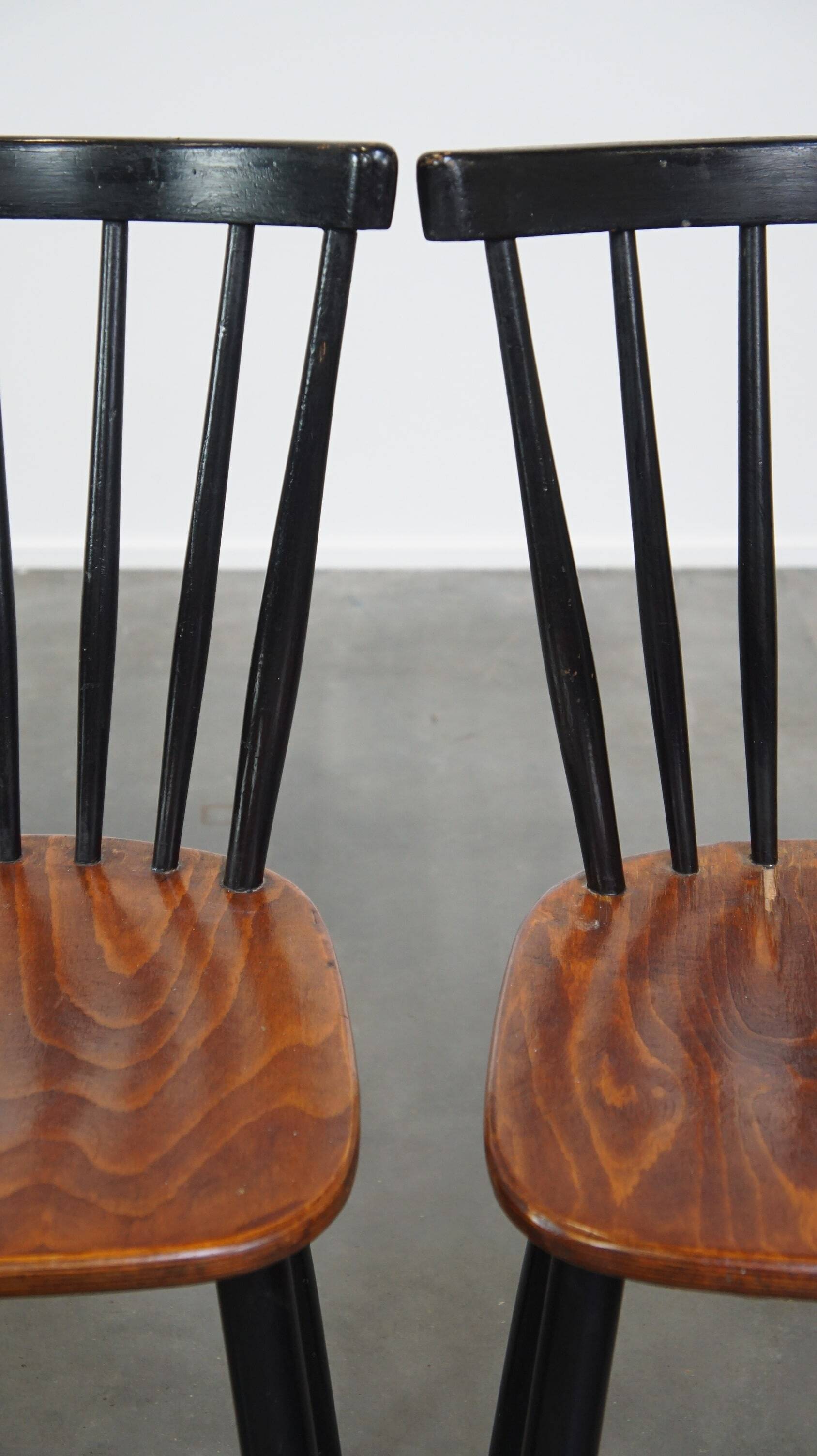 Set of 2 beautiful 1960s vintage Scandinavian design dining chairs with spindle backrests