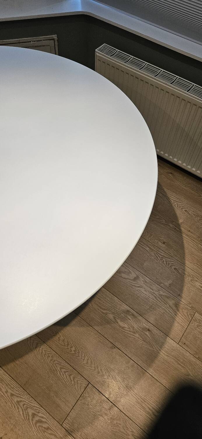 Knoll Saarinen Tulip table 137