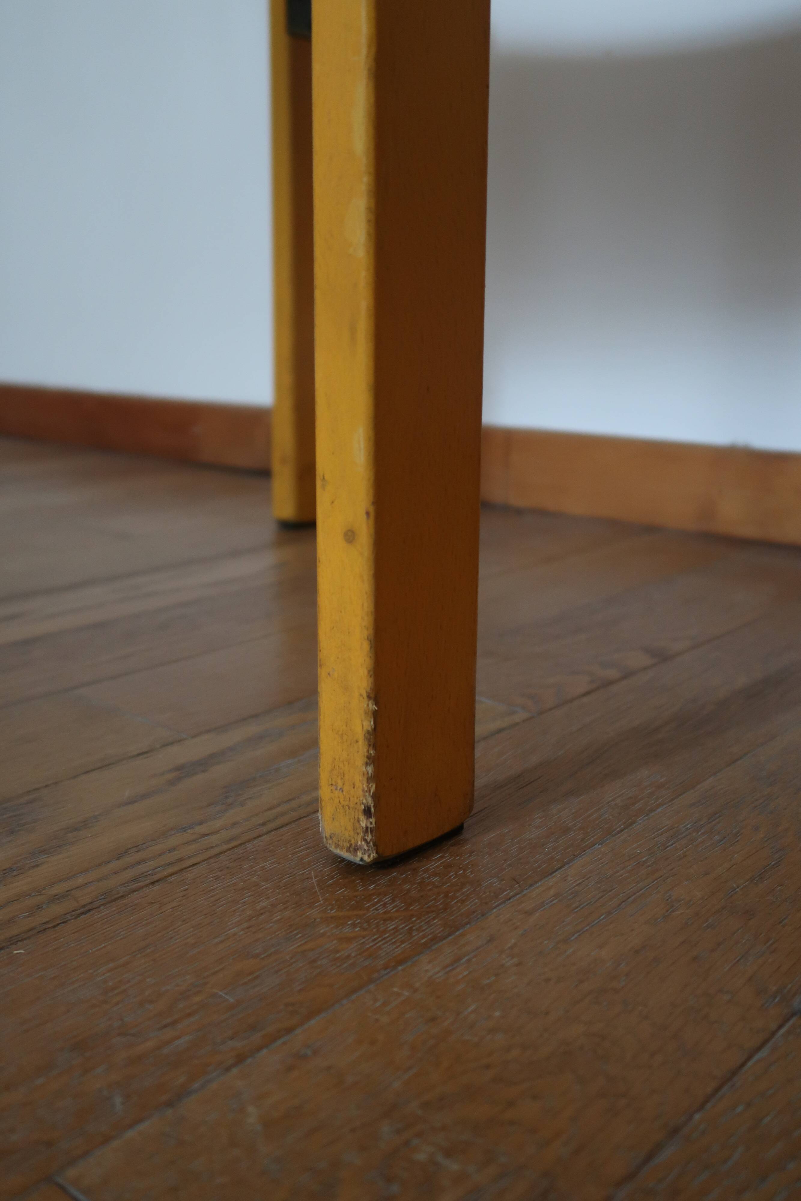 6 stackable wooden chairs