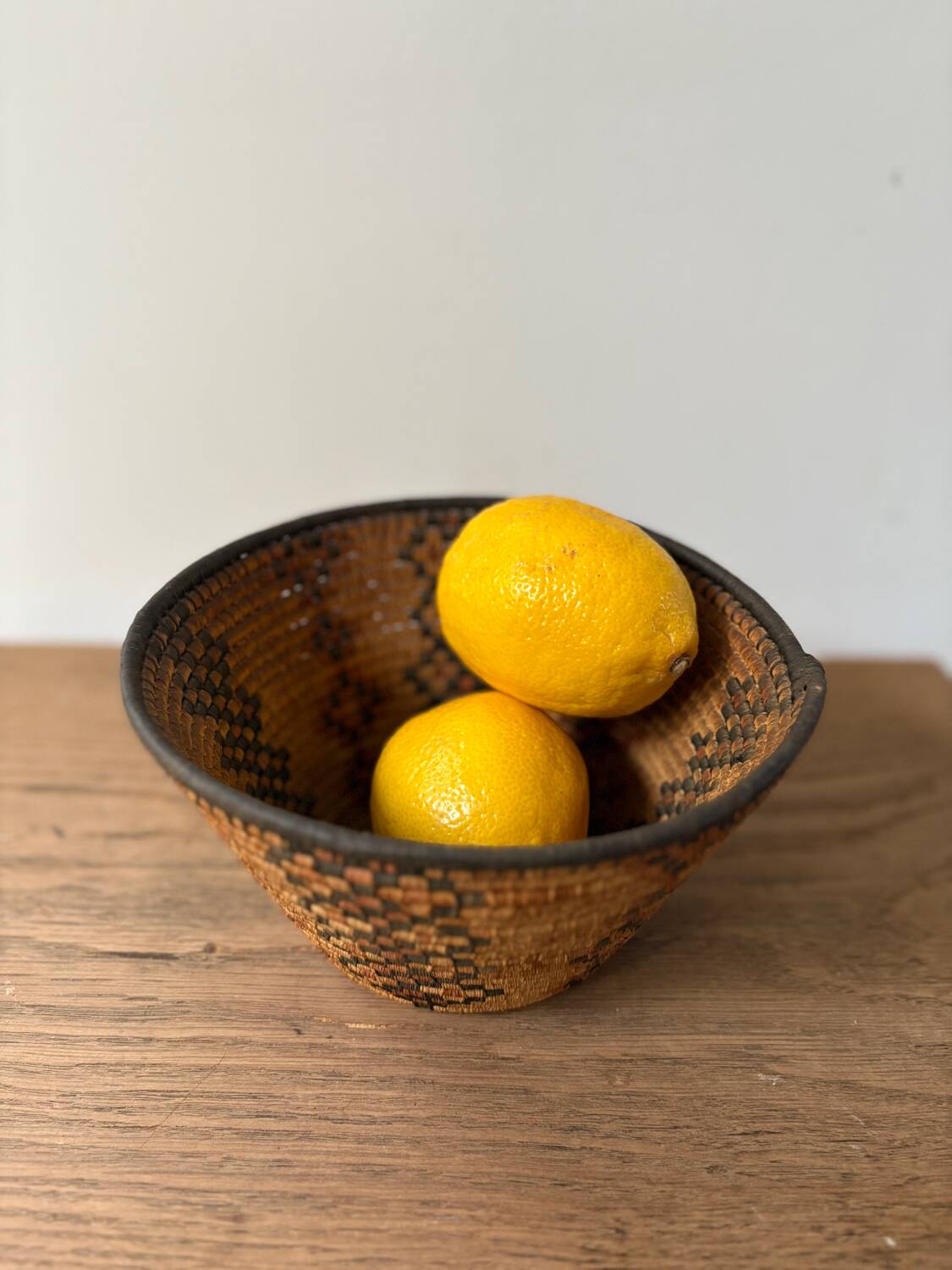 Panier bol en jonc tressé vintage