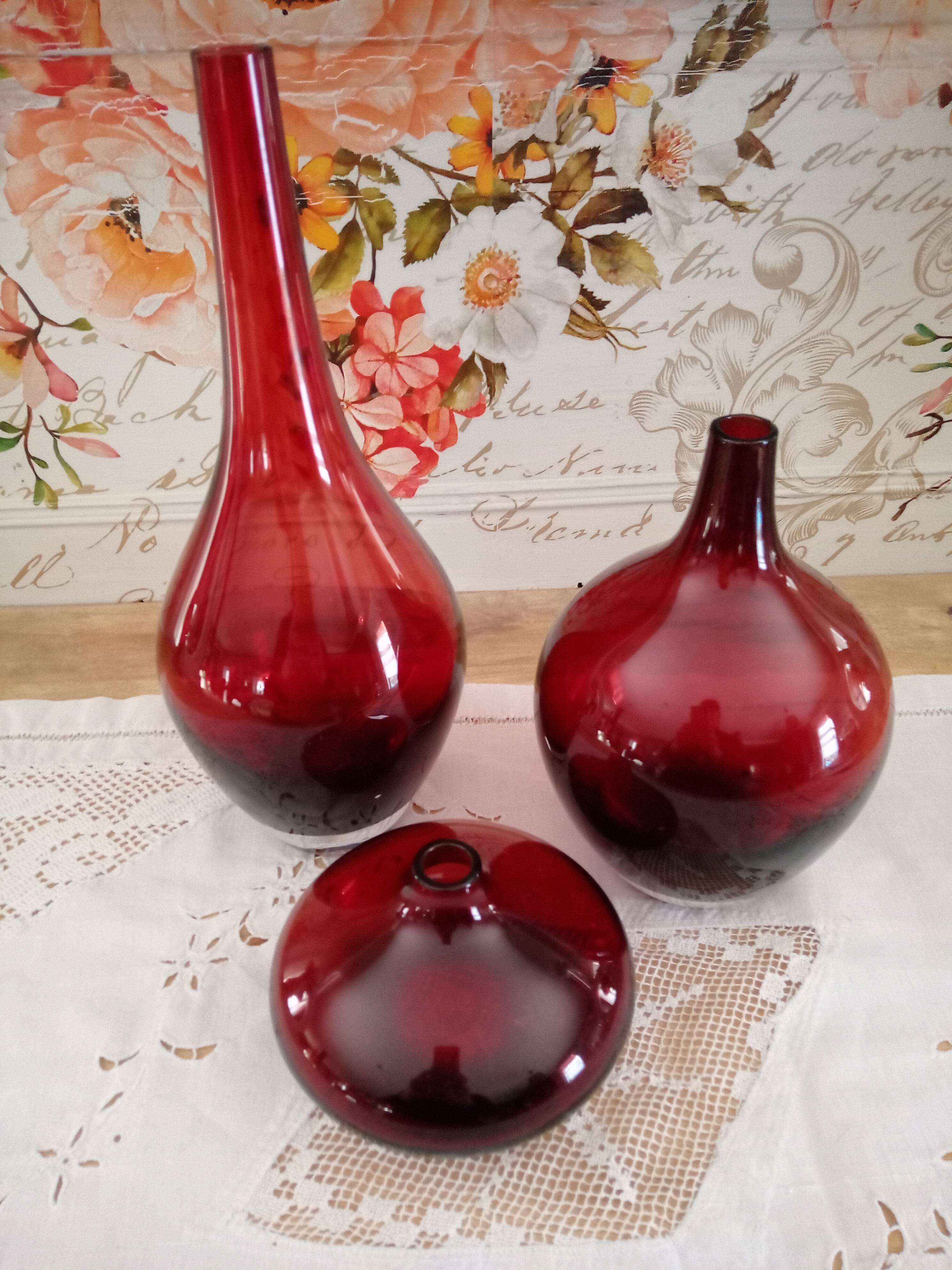 Lot of 3 vintage vases in burgundy red glass 3 sizes