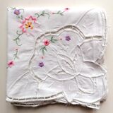 Embroidered tea tablecloth 80x80 cm