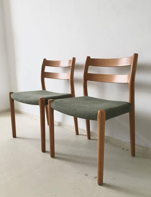 Paire de chaises en teck par JL Moller pour Højbjerg Danemark années 1960