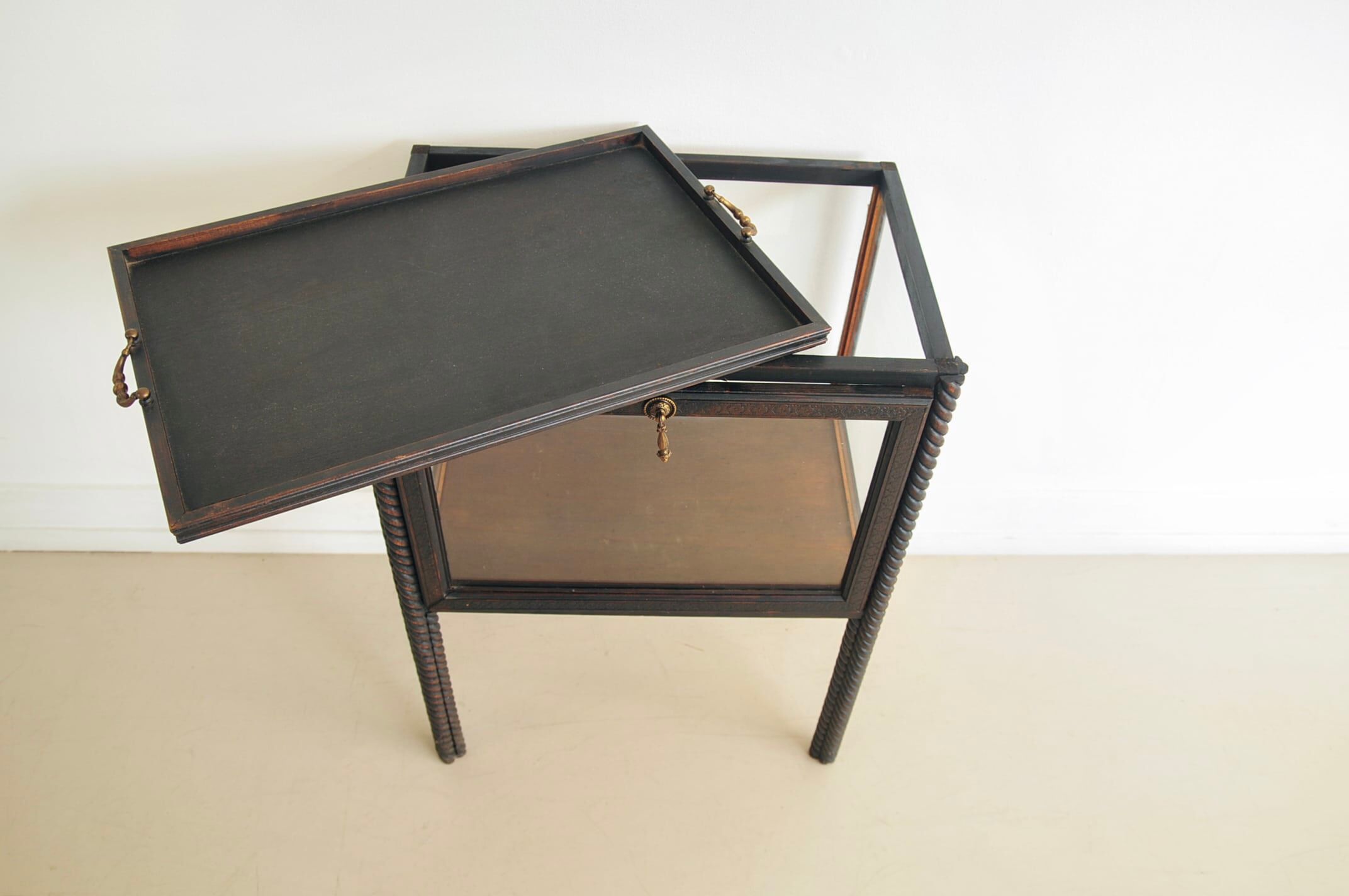 Cabinet à thé vintage