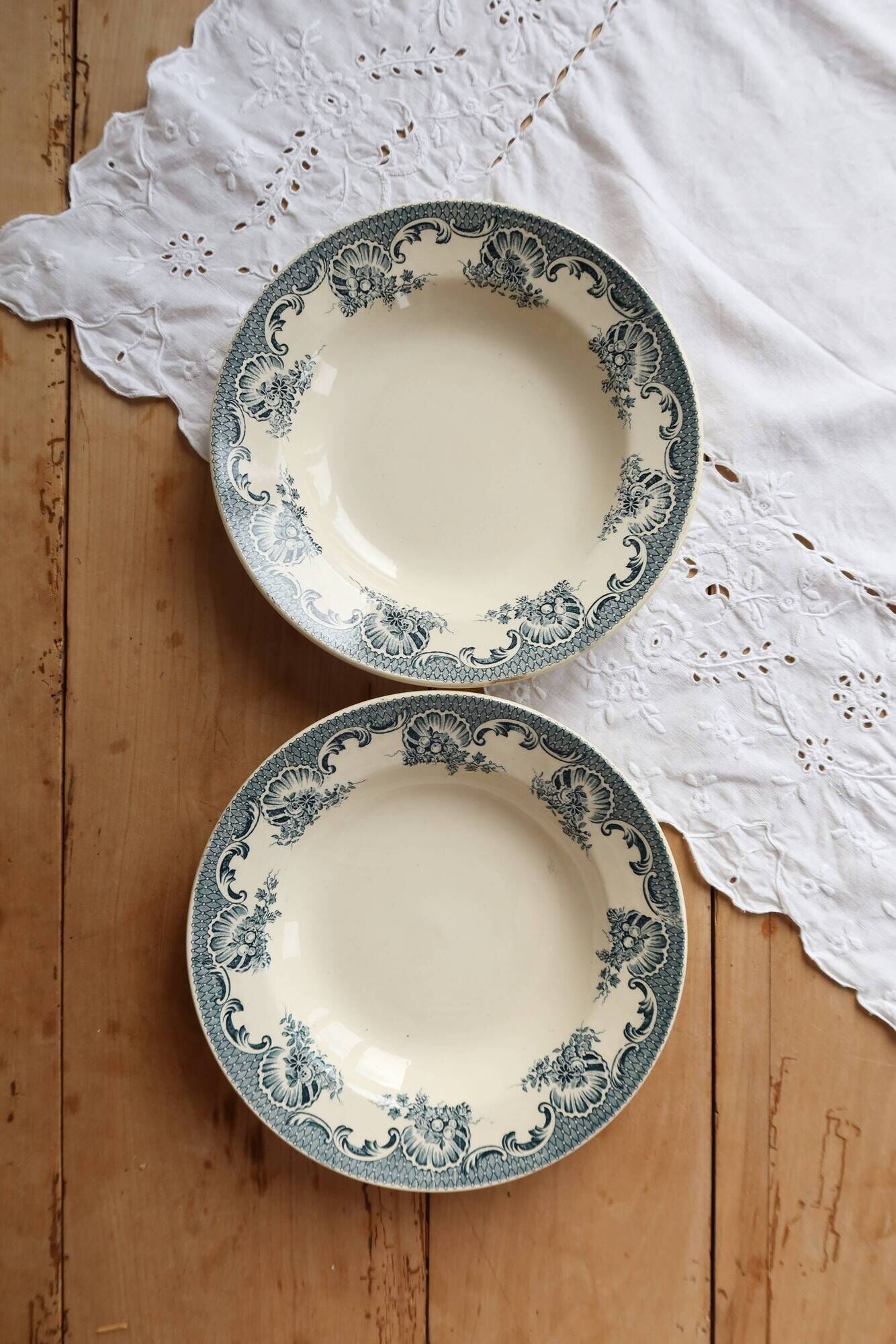 Vintage hollow plate Lavallière - Moulin des Loups - Floral rim