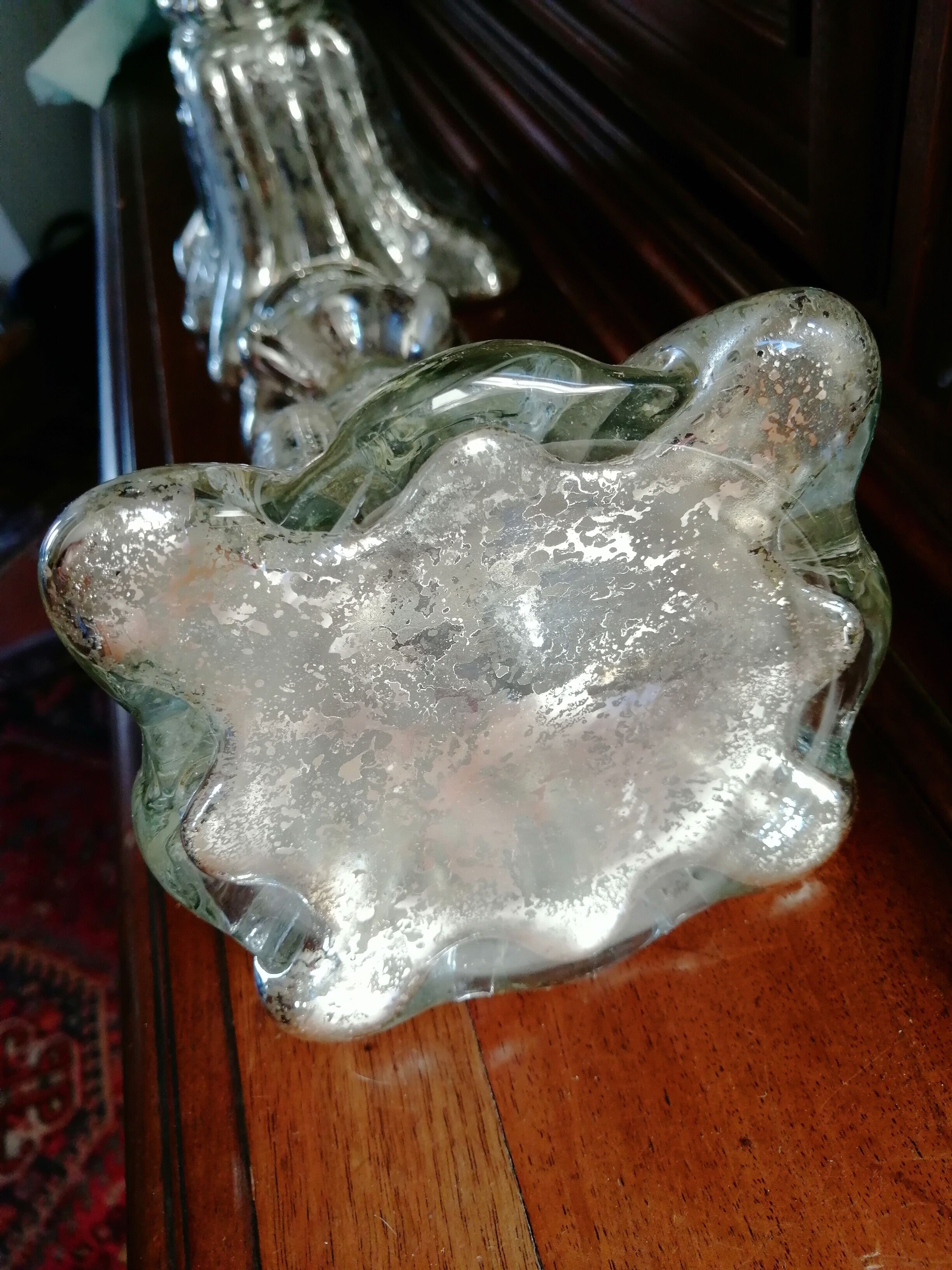 Paire de bougeoirs en verre mercurisé