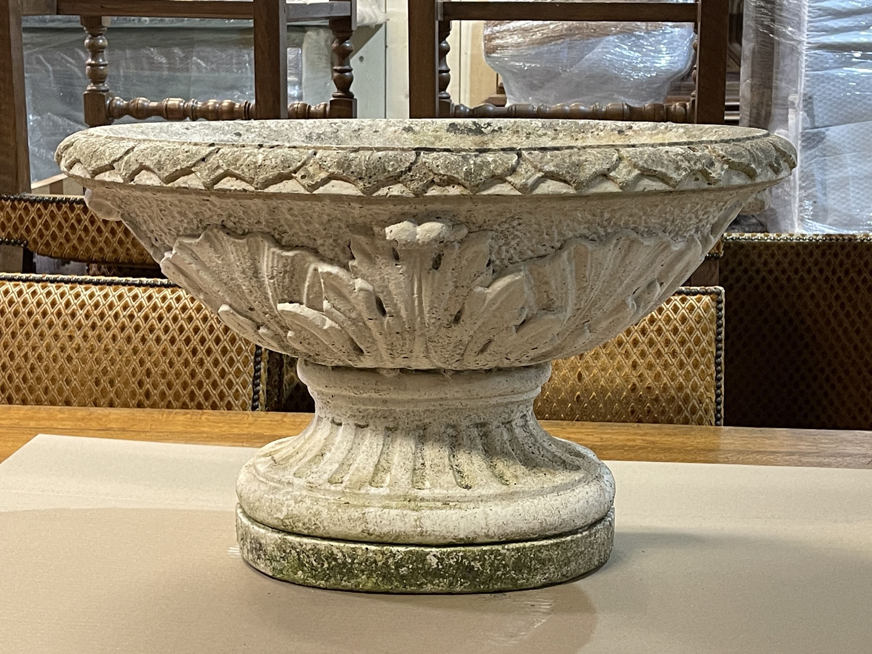 Paire De Jardinières En Pierre Reconstituées Cygnes Blanc - Vendu