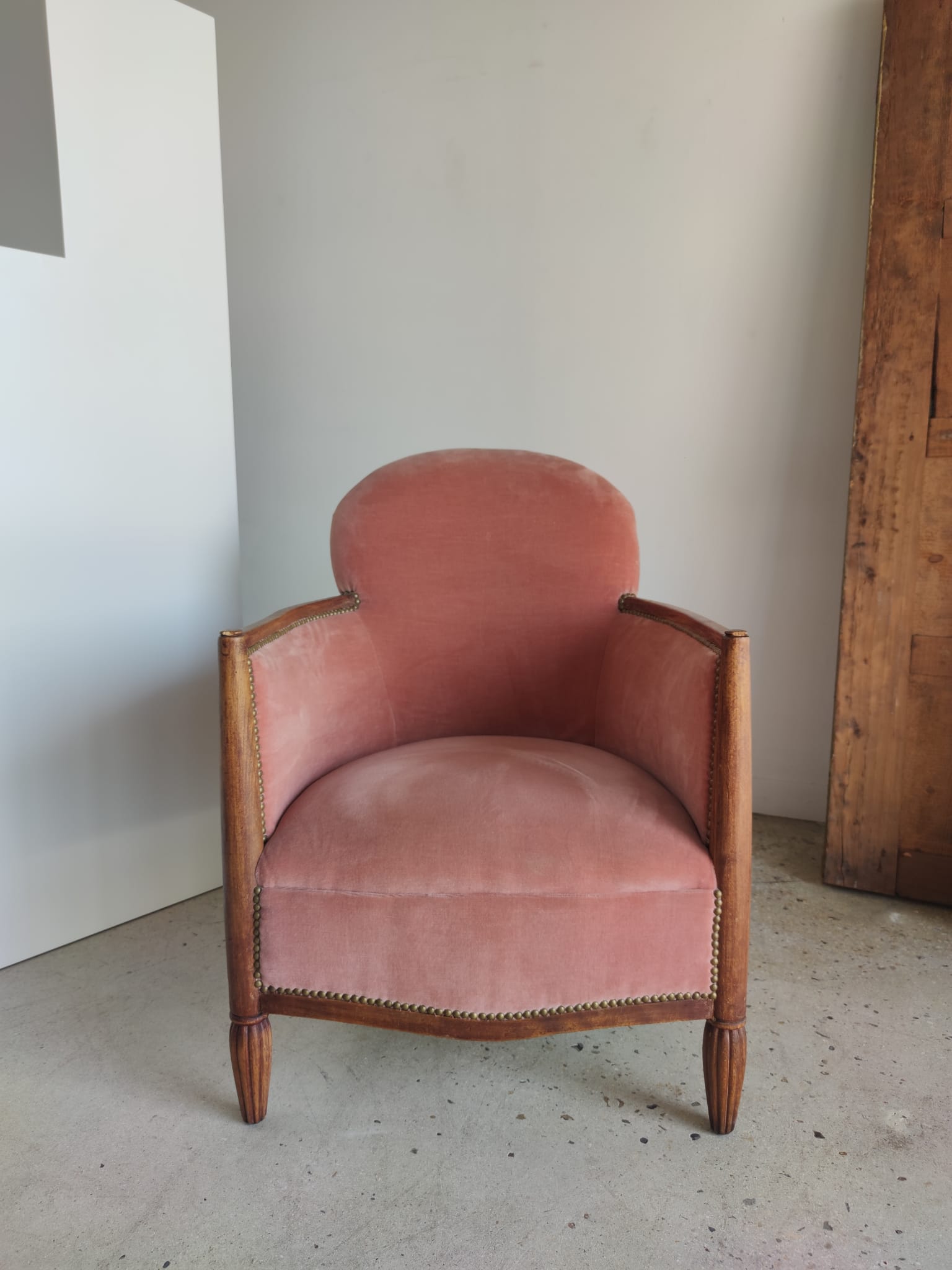 Armchair art deco pink velvet trim