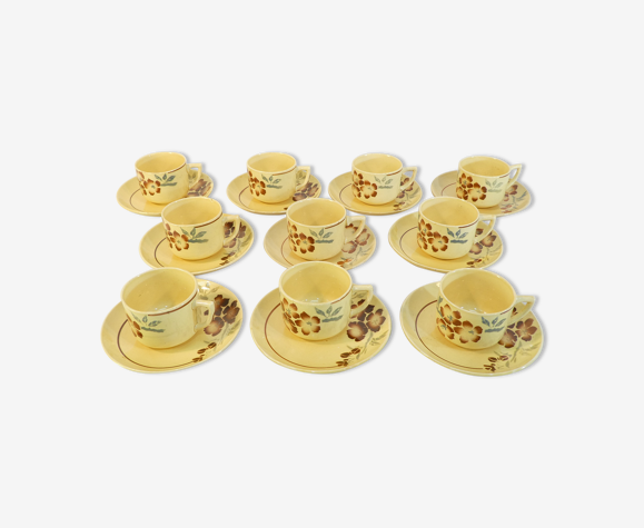 Set de 10 tasses et sous tasses en faiences de Pexonne jaune decor floral