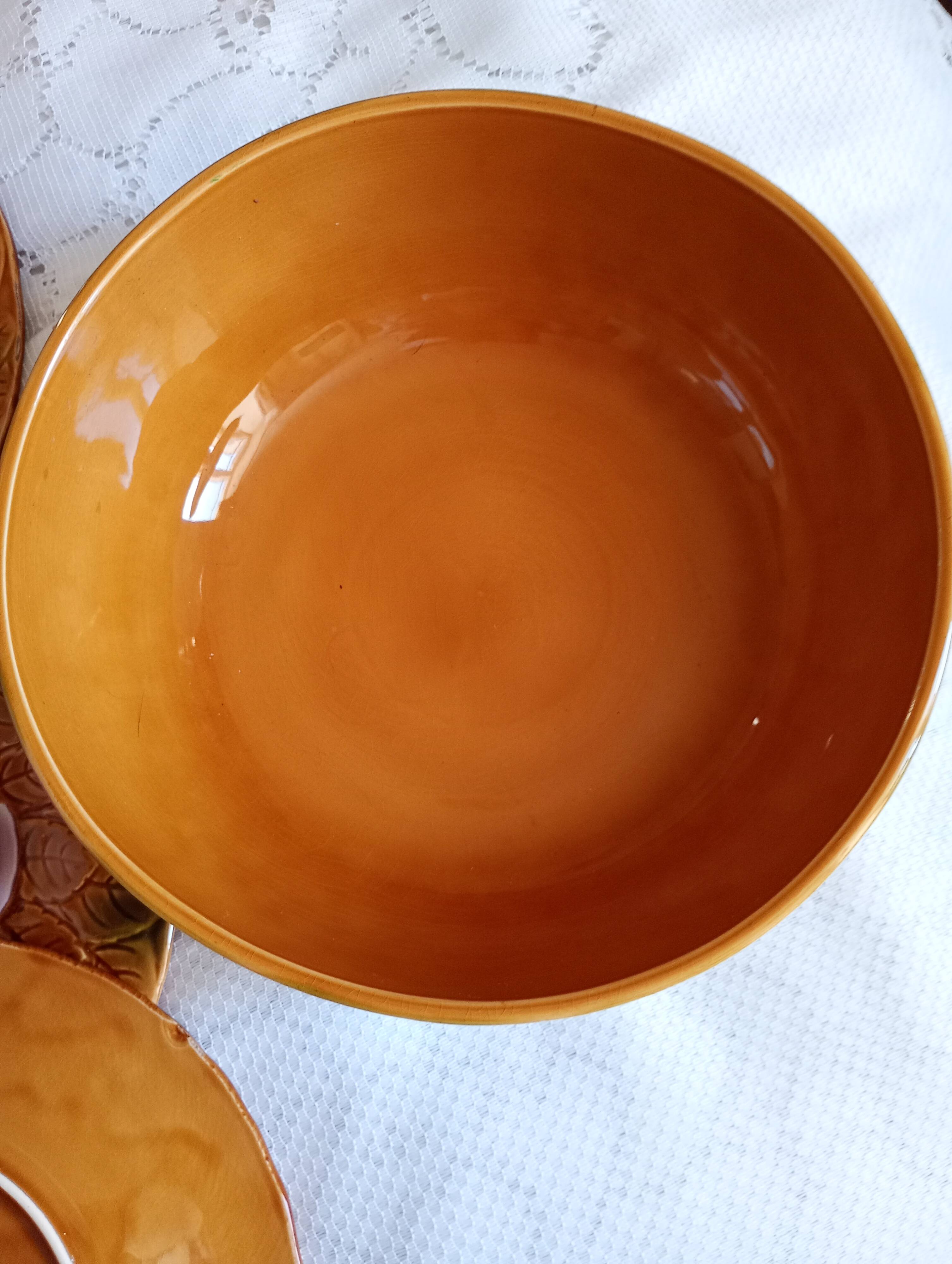 12 dessert plates and deep dishes from Salins-les-Bains, France.