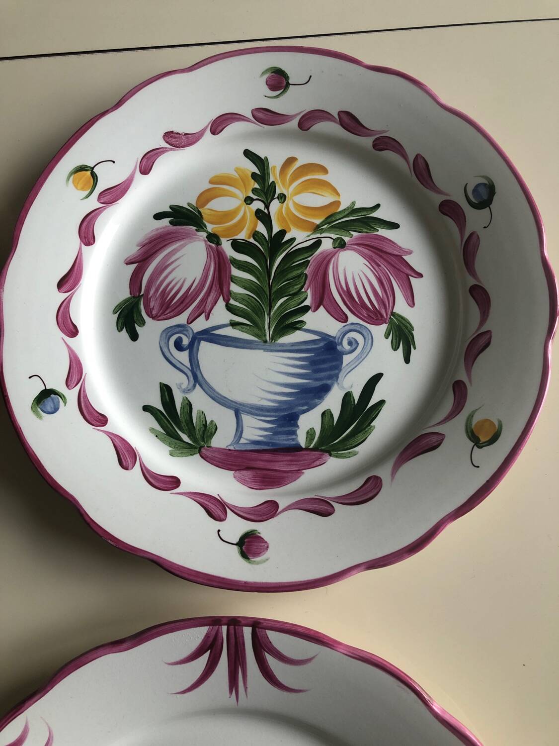 8 assiettes anciennes en faïence d’Art Clamecy décorée main