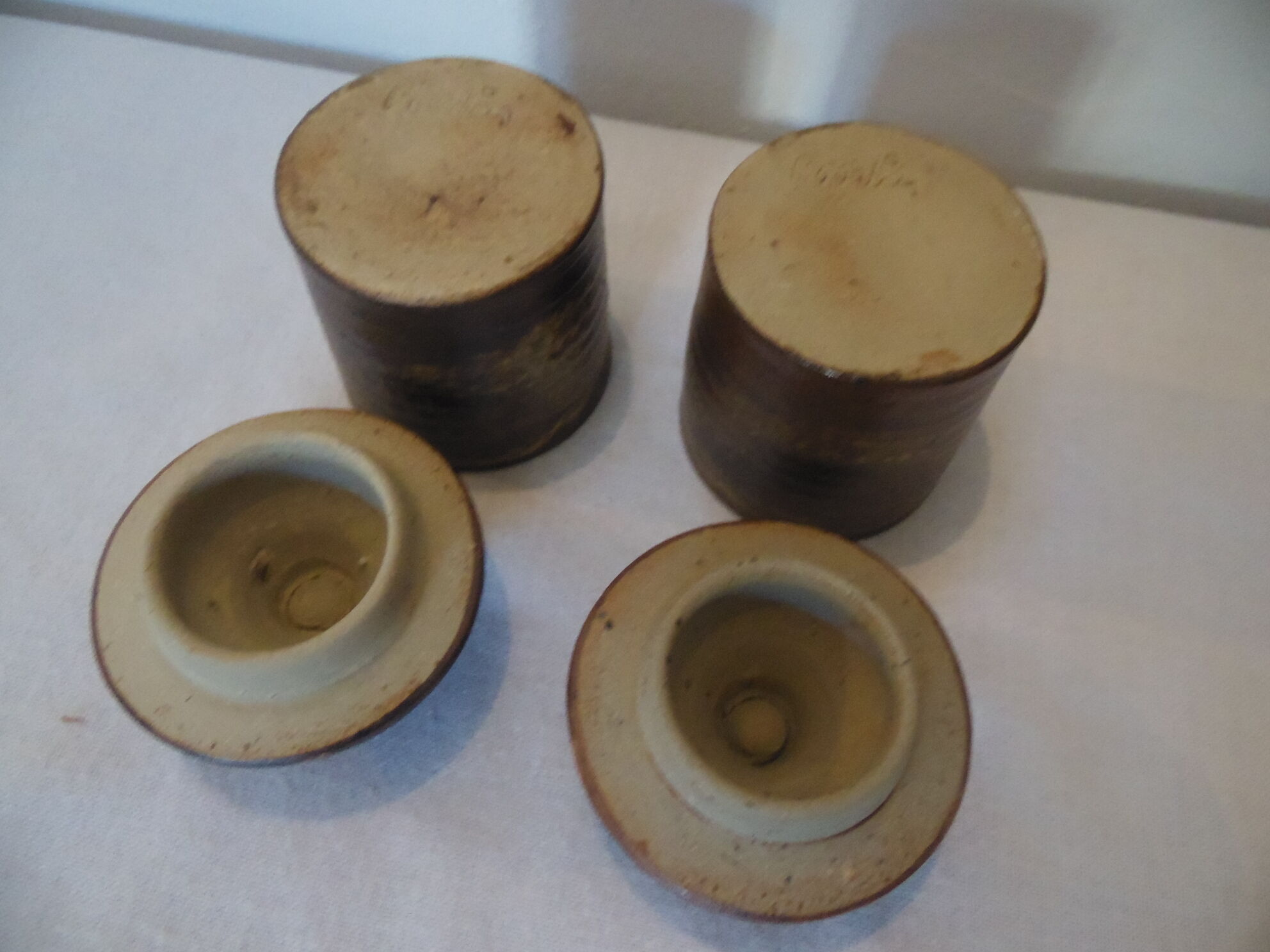 2 pots in gres with signed lid