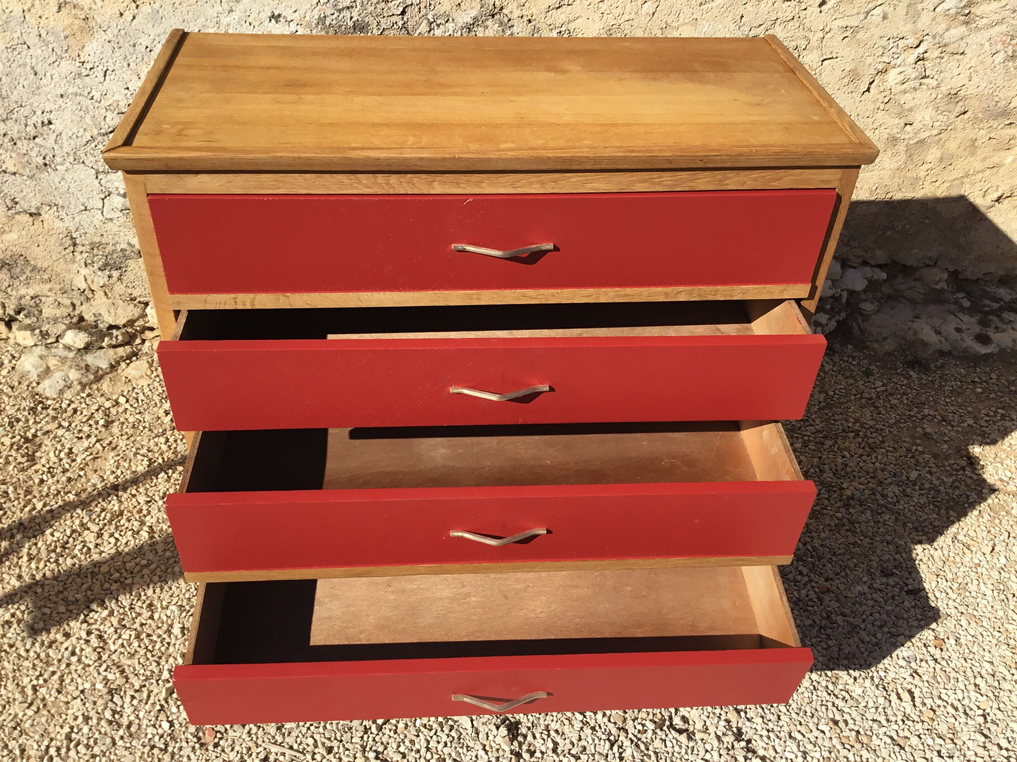 Vintage chest of drawers 1950s/60s in oak drawers patinated red
