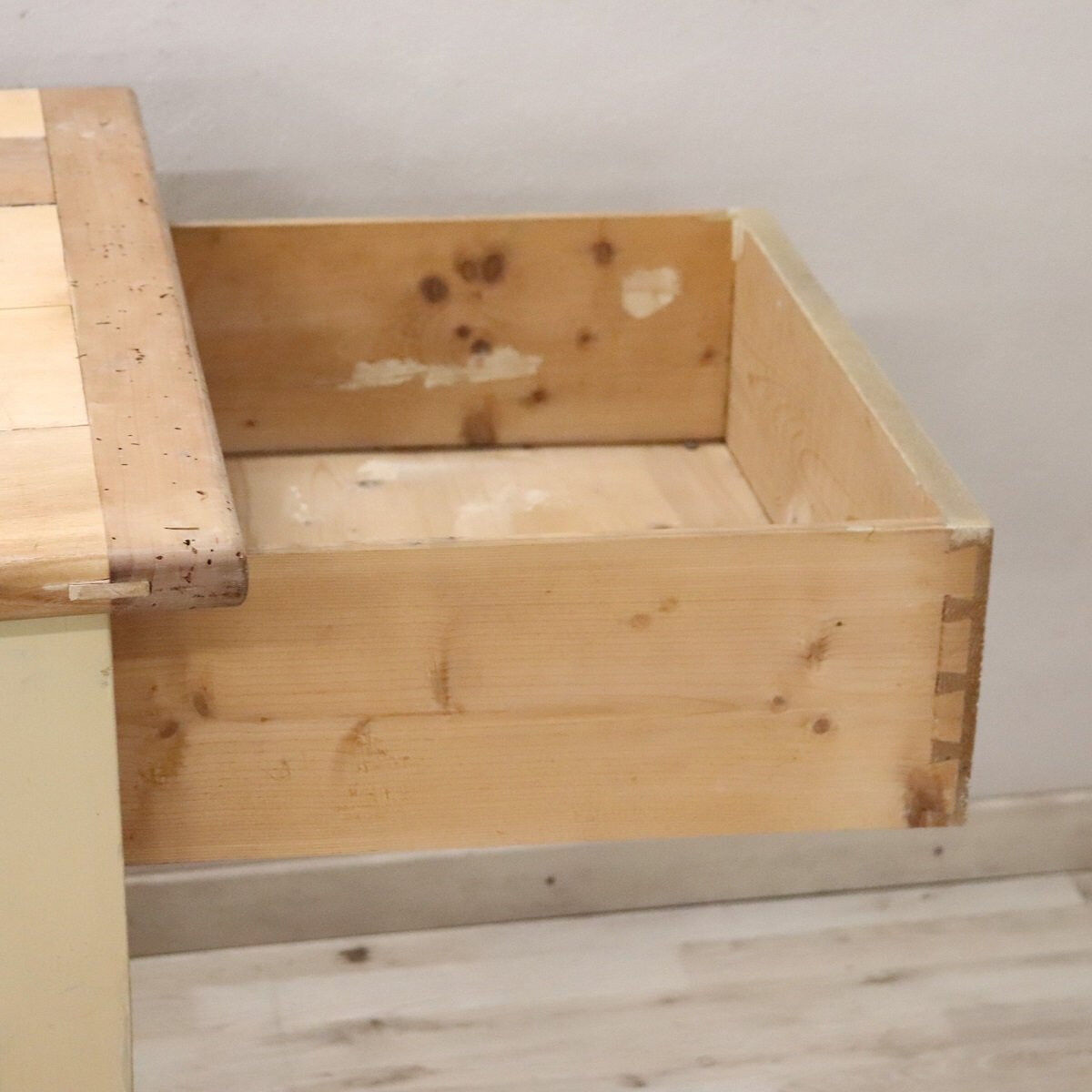 Worktable In Cream Lacquered Poplar Wood, Italy Late 19th Century