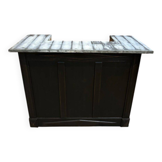 Early 20th century bar counter