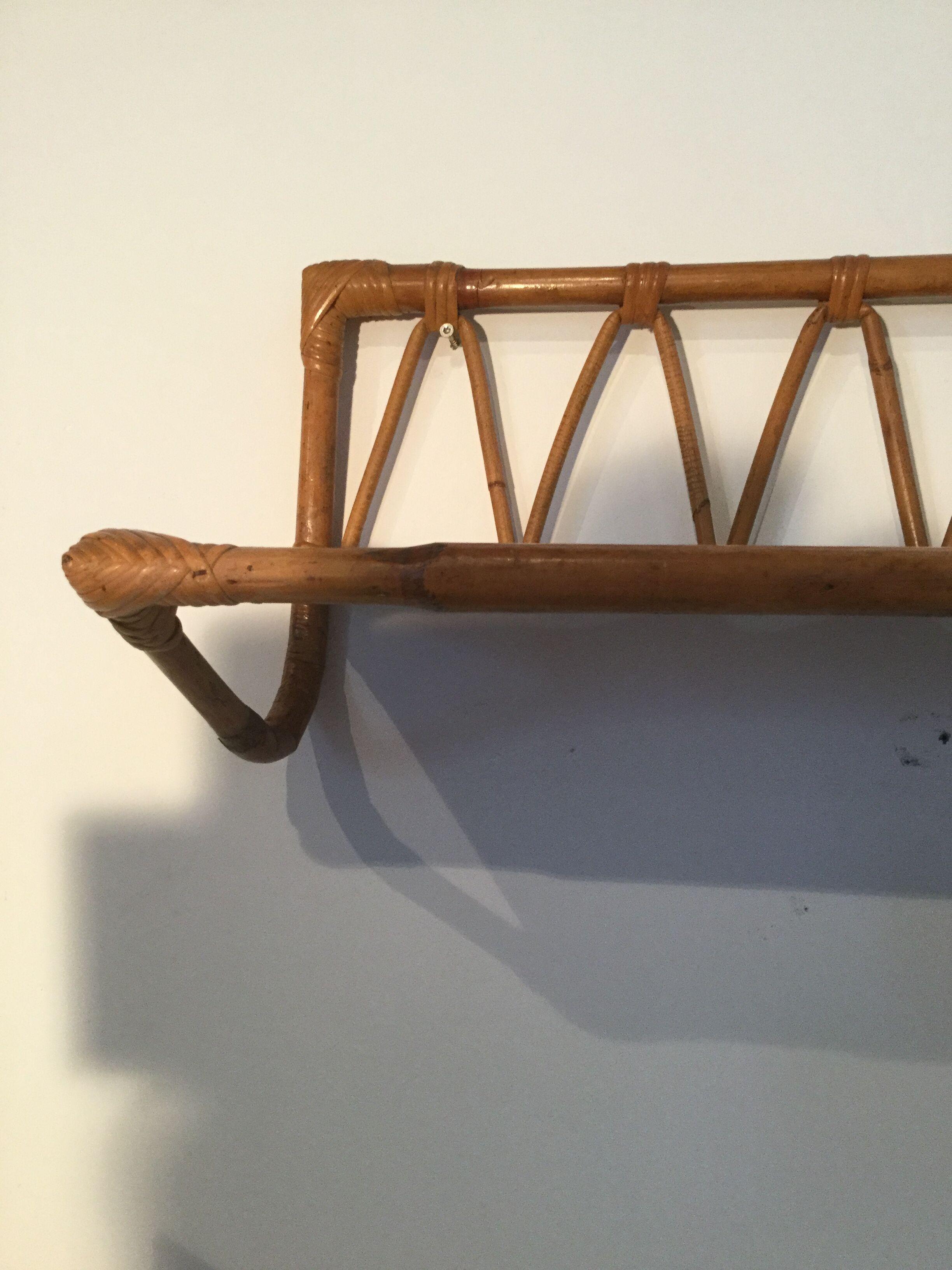 Étagère vintage en rotin et bambou