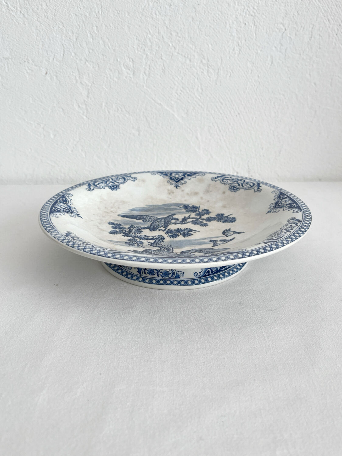 Low iron earthenware compote dish with Gien eagle decoration