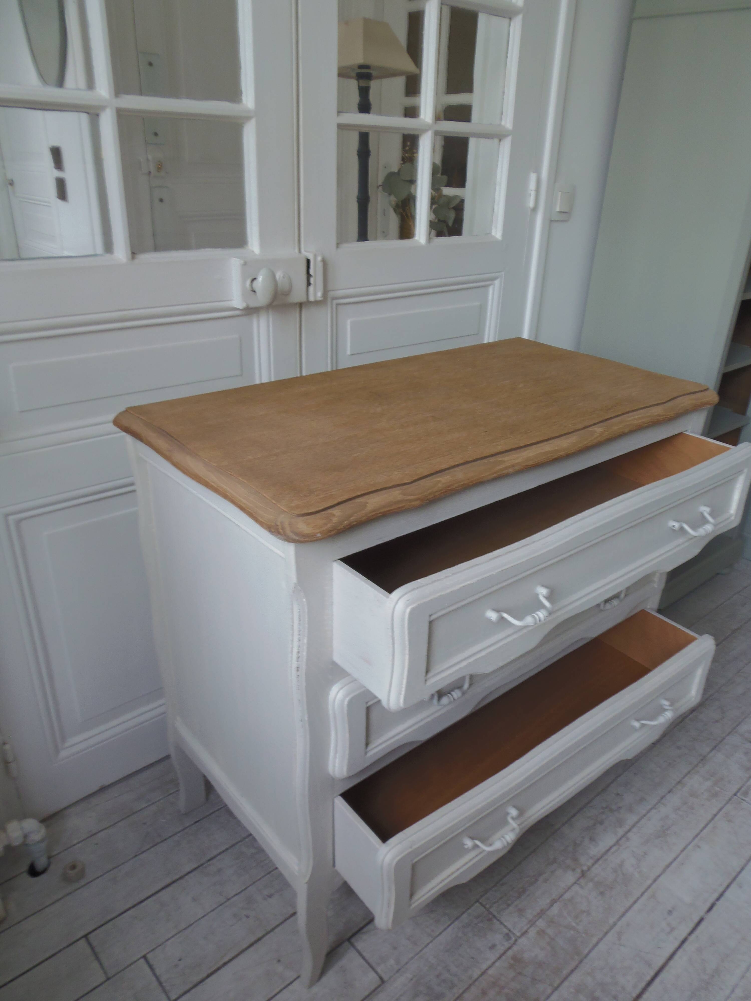 Vintage chest of drawers with pearl gray patina and waxed finish, 3 drawers, wooden top.