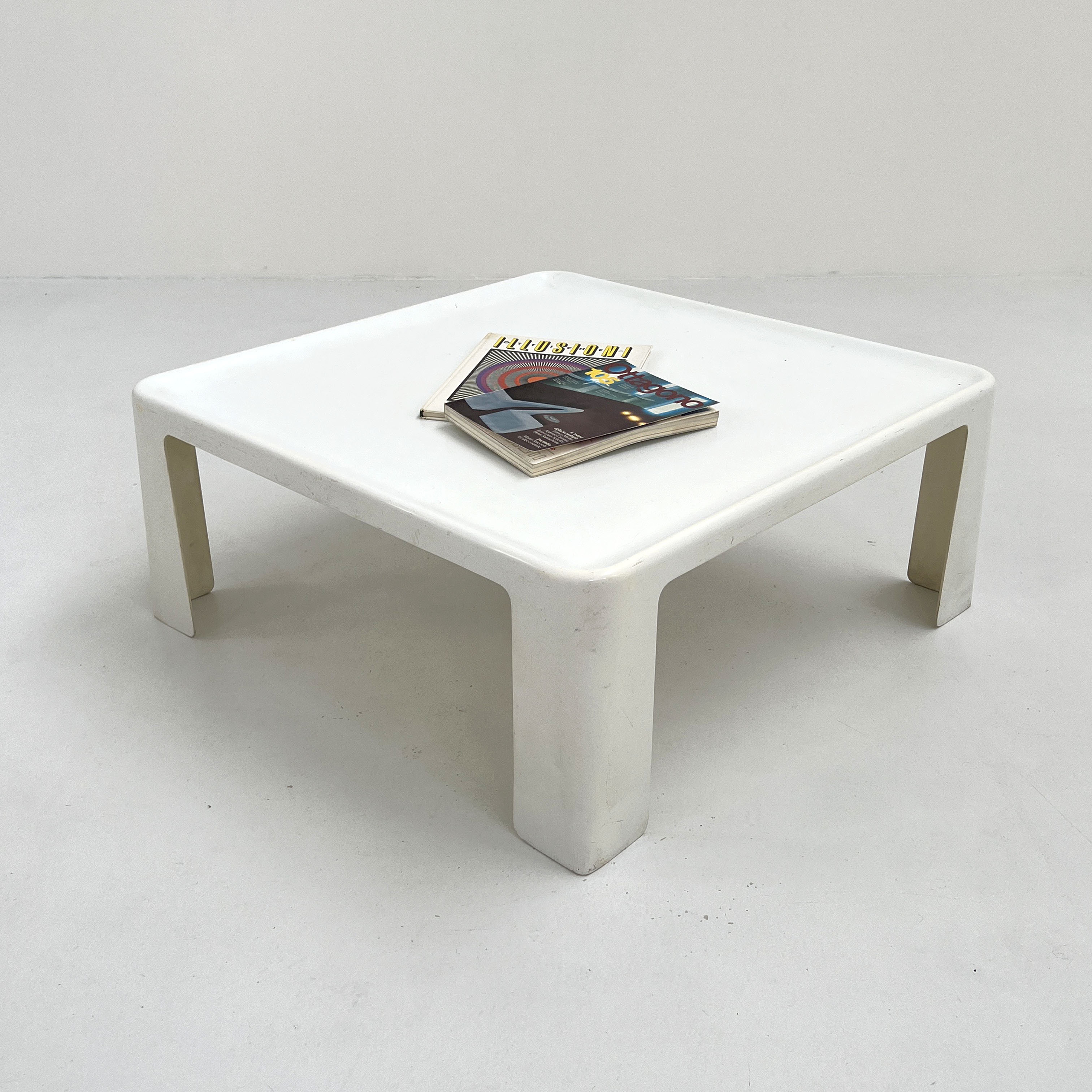 Amanta coffee table by Mario Bellini for C&B Italia, 1960