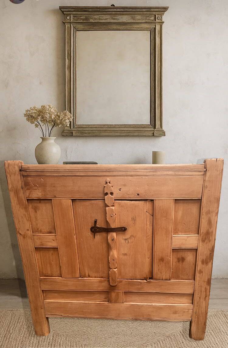 Old pantry in Pitch pine - early 20th century