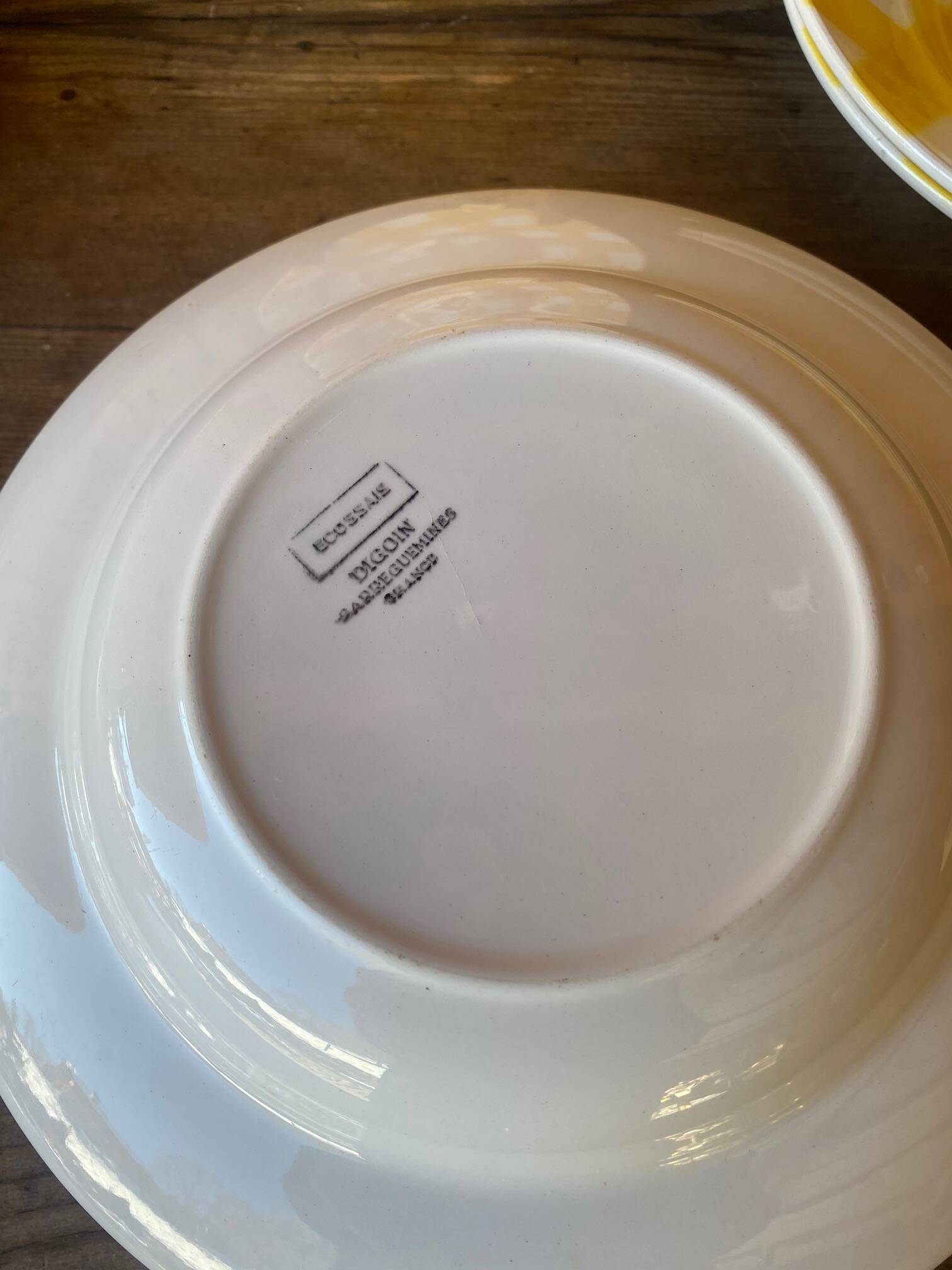 Set of 12 deep plates Digoin Sarreguemines Scottish model yellow.