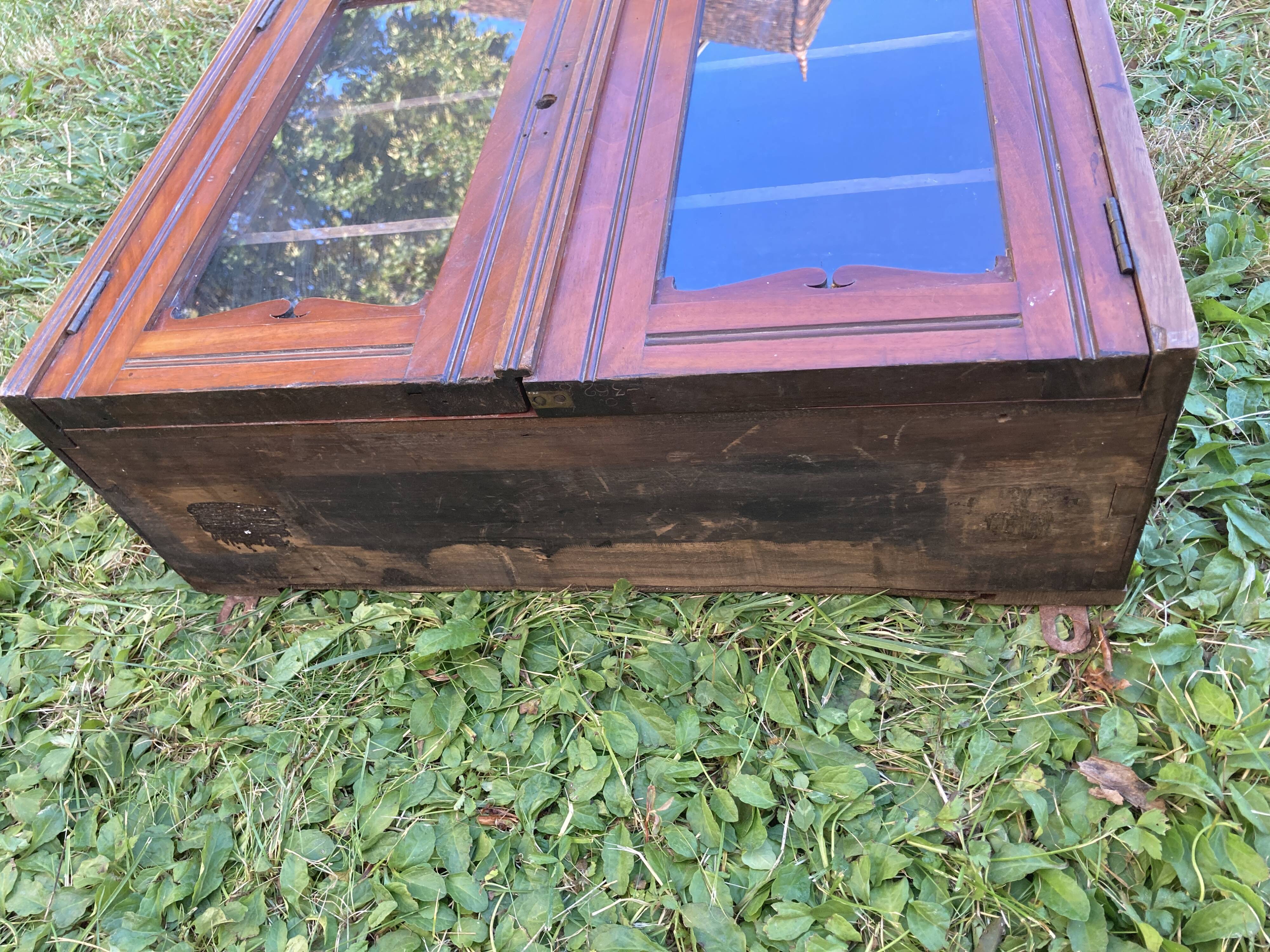 Wall display cabinet