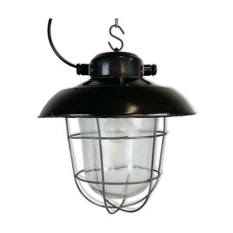 Lampe suspendue industrielle en émail noir, années 1960