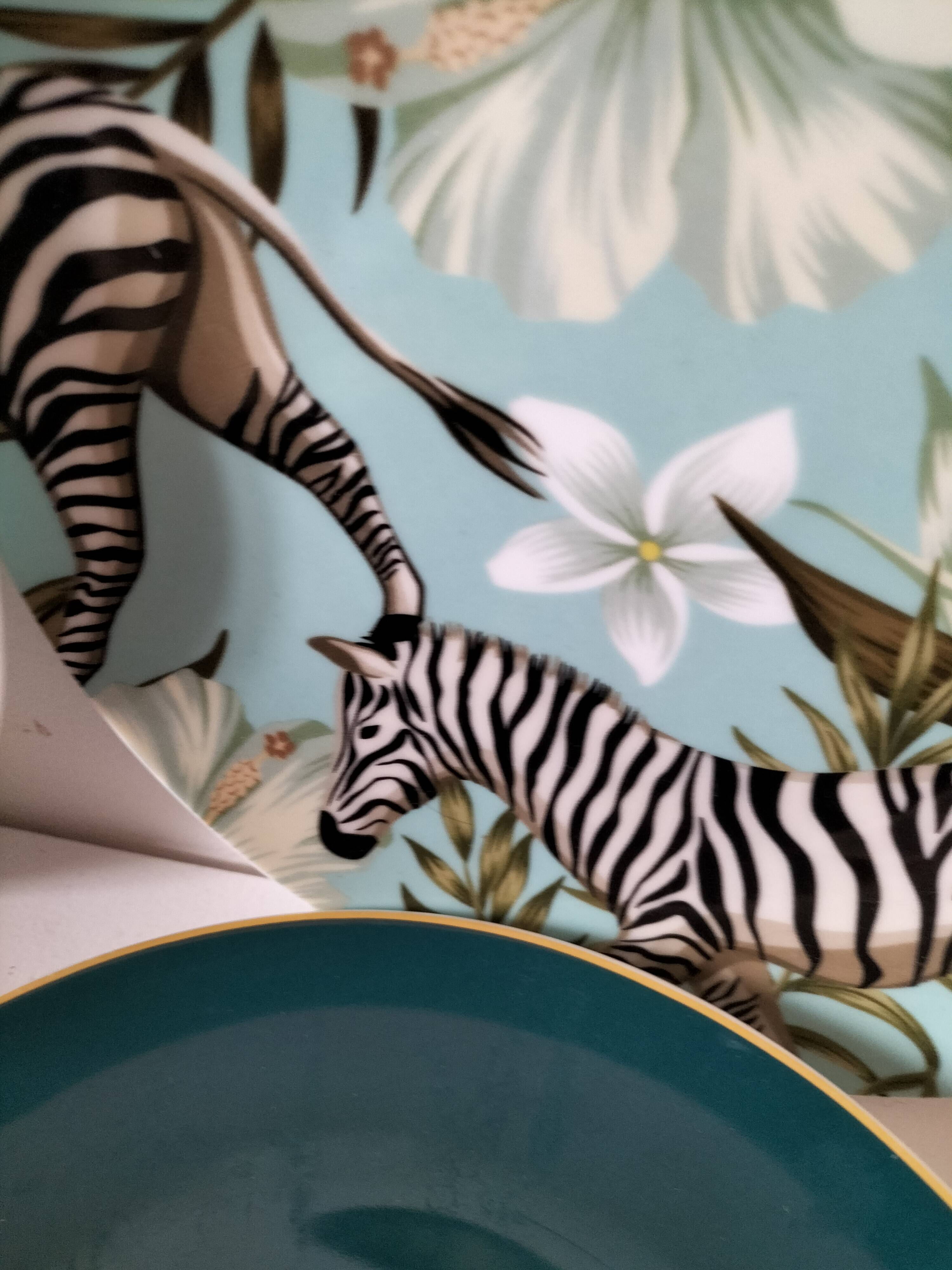 Set of 7 porcelain plates, gold foliage & jungle