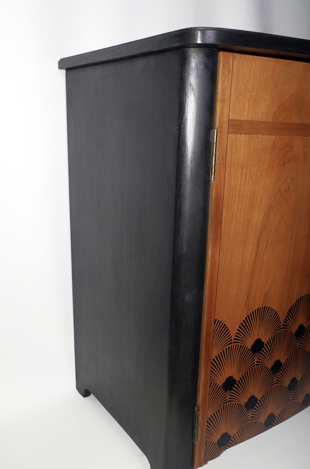 Furniture bar seigaiha