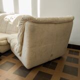 Deux fauteuils chauffeuses Cinna beige modèle Gao