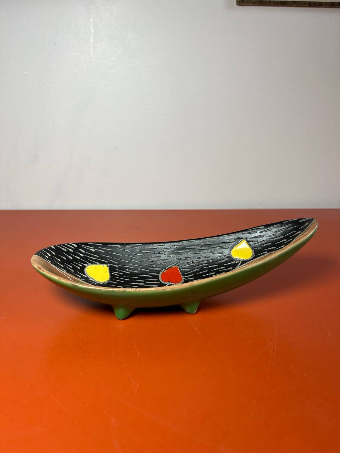 Ceramic pocket emptier