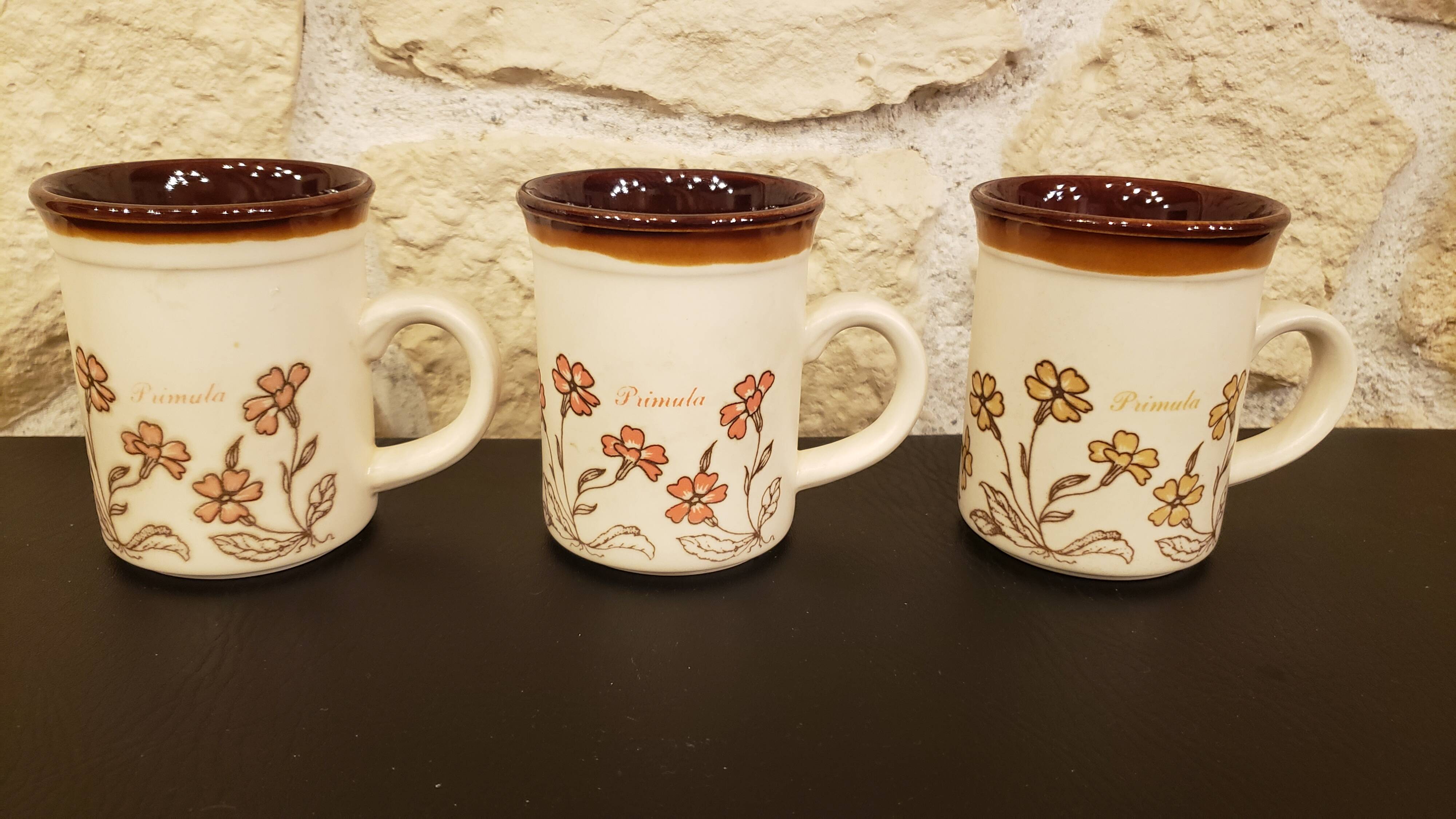 3 vintage BILTONS mugs