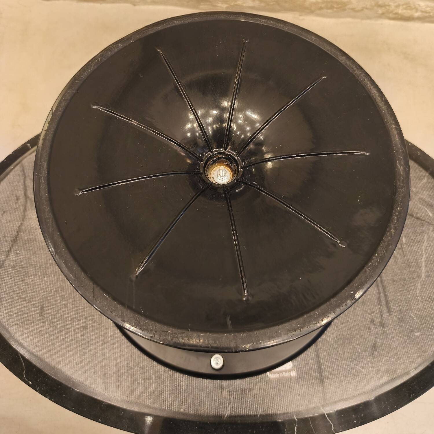 Oval tulip coffee table in Marquina marble, design Eero Saarinen for Knoll