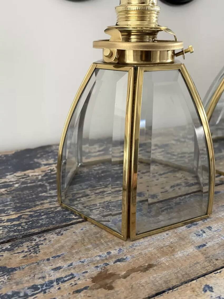 Paire d’appliques vintage en verre et laiton
