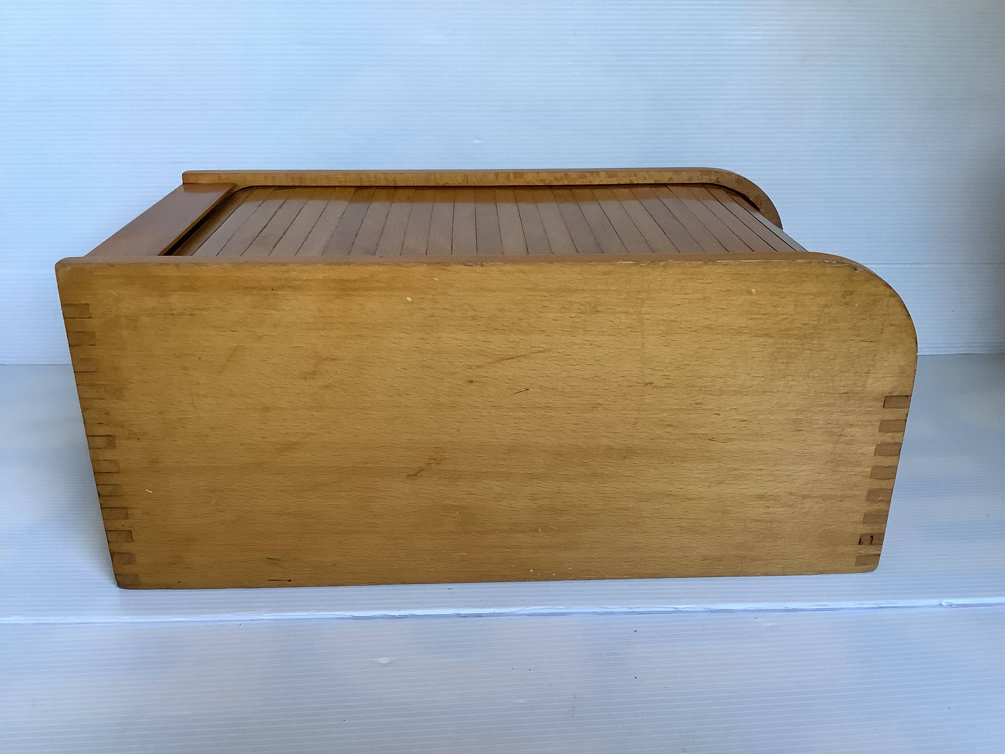 Wooden box rolling curtain dovetails