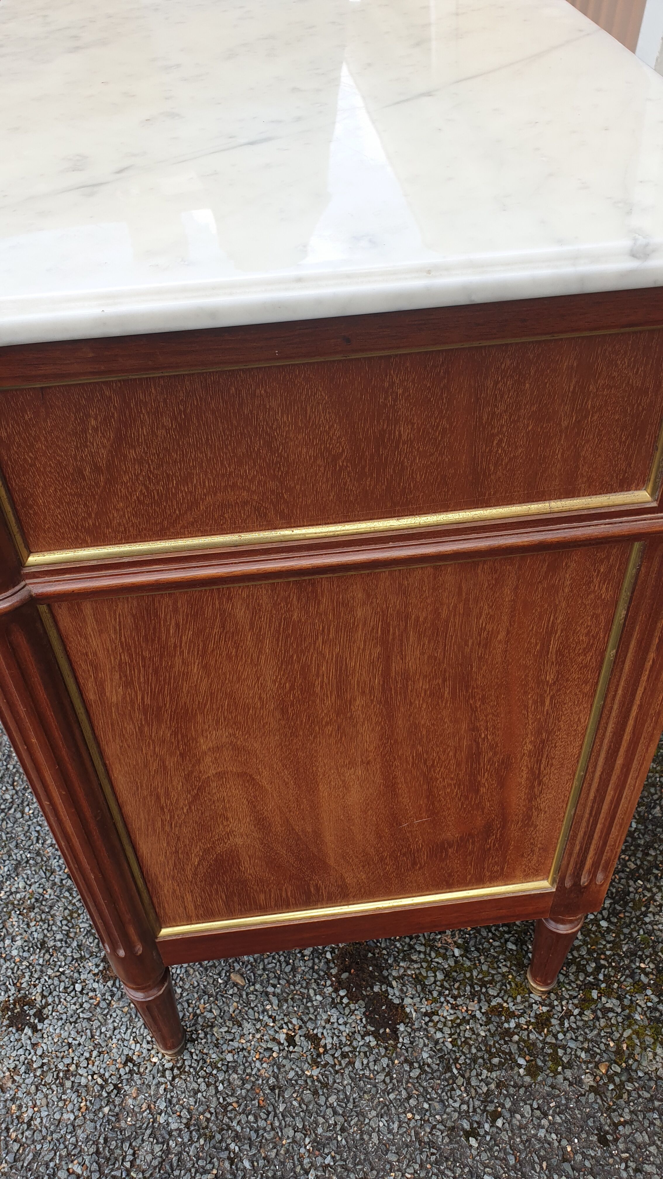 Louis XVI accajou chest of drawers and white marble