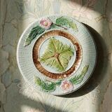 Polychrome slipware dessert plate, with a floral decoration, early 20th century.