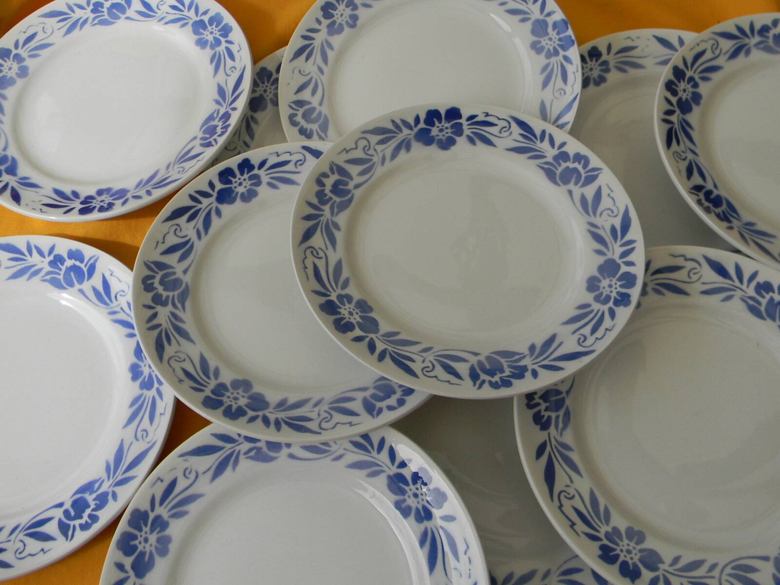 Set of 12 earthenware dessert plates from ORCHIES.