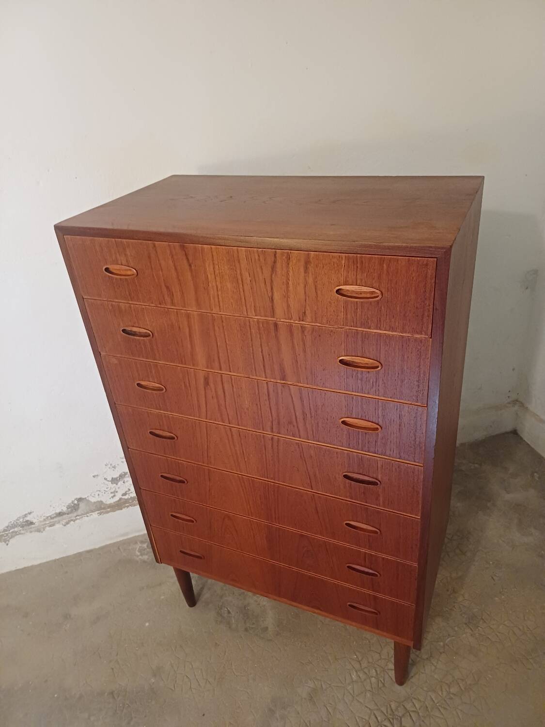 Scandinavian chest of drawers