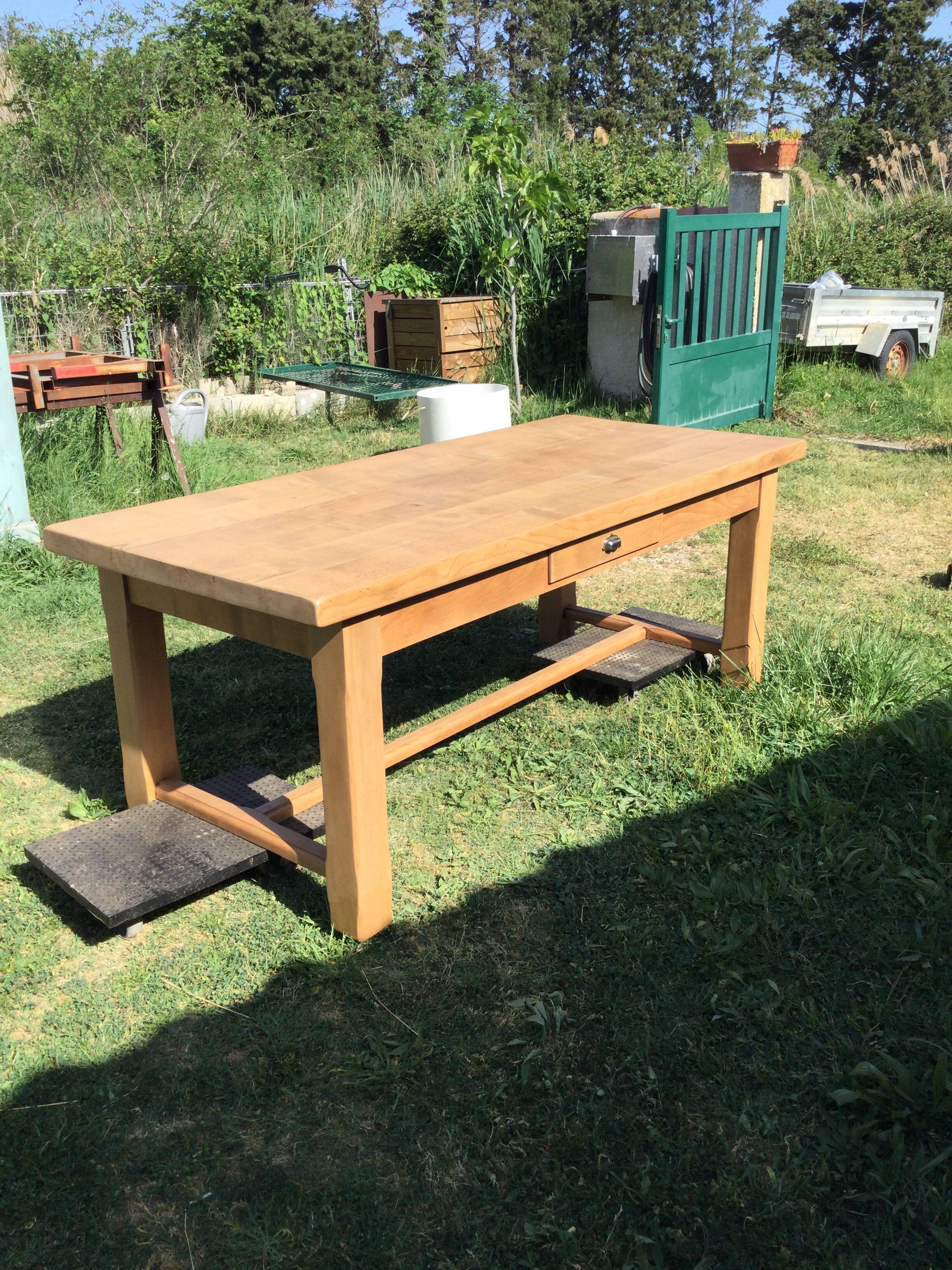 Farm table
