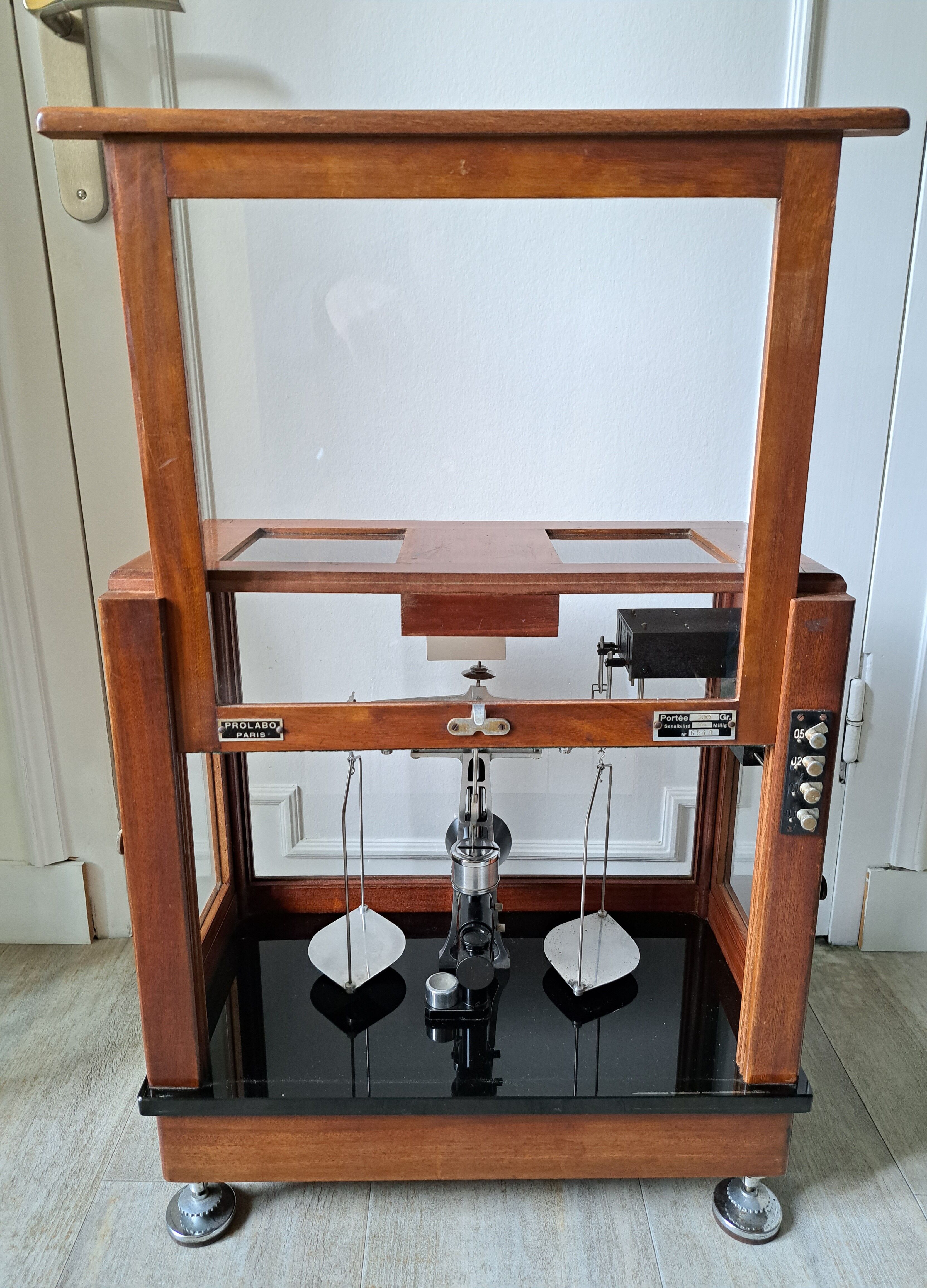 Precision scale 50s