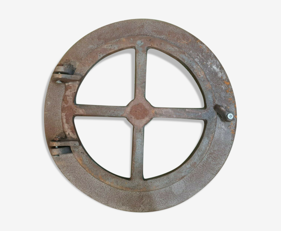 Cast iron bull's eye window