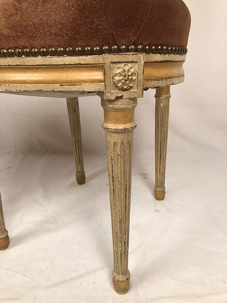 Paire de chaises à dossier montgolfière de style Louis XVI