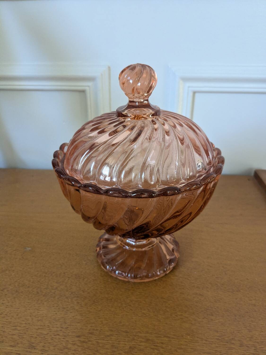 Vintage bonbonnière